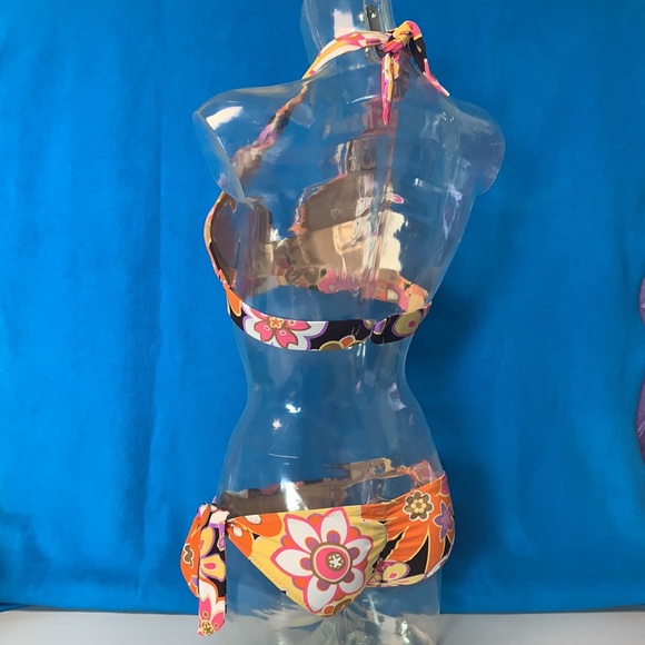 Flower Power Retro Halter Side-Tied Scrunch Bikini - Picture 4 of 11